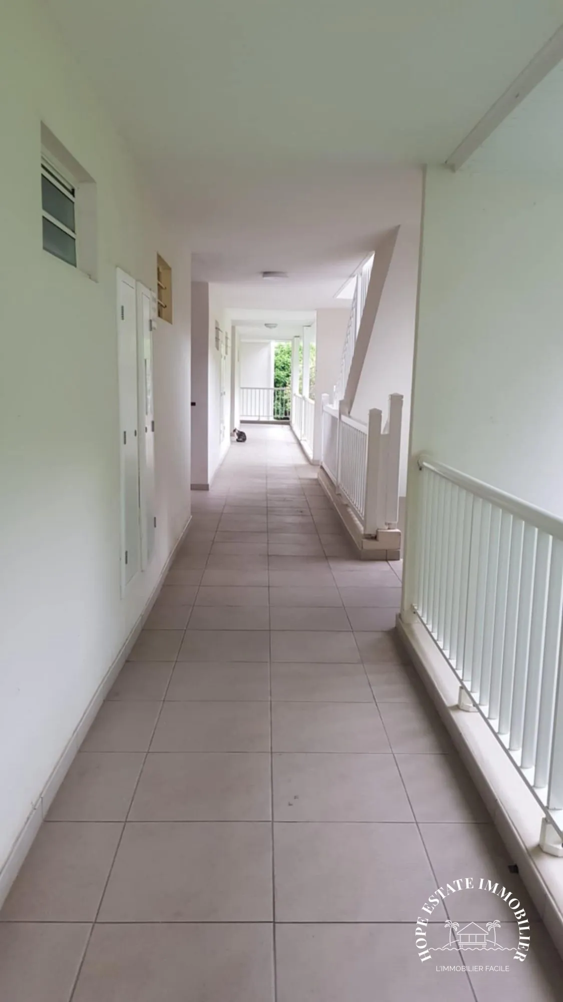 Studio à vendre avec balcon à Marigot - Résidence calme et vue dégagée 
