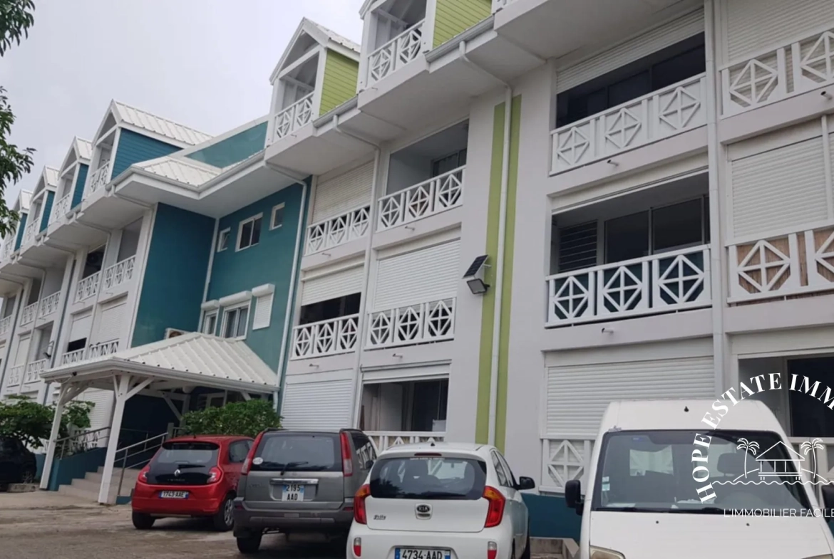 Studio à vendre avec balcon à Marigot - Résidence calme et vue dégagée 