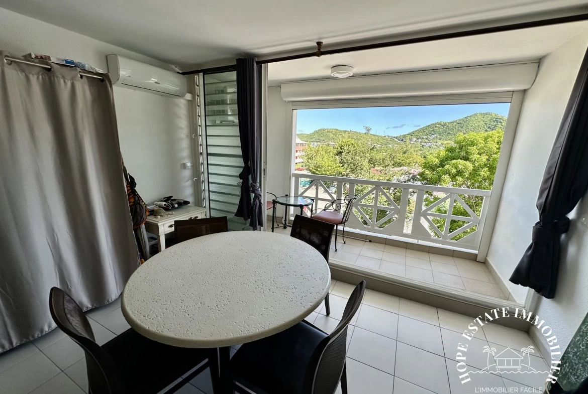 Studio à vendre avec balcon à Marigot - Résidence calme et vue dégagée 