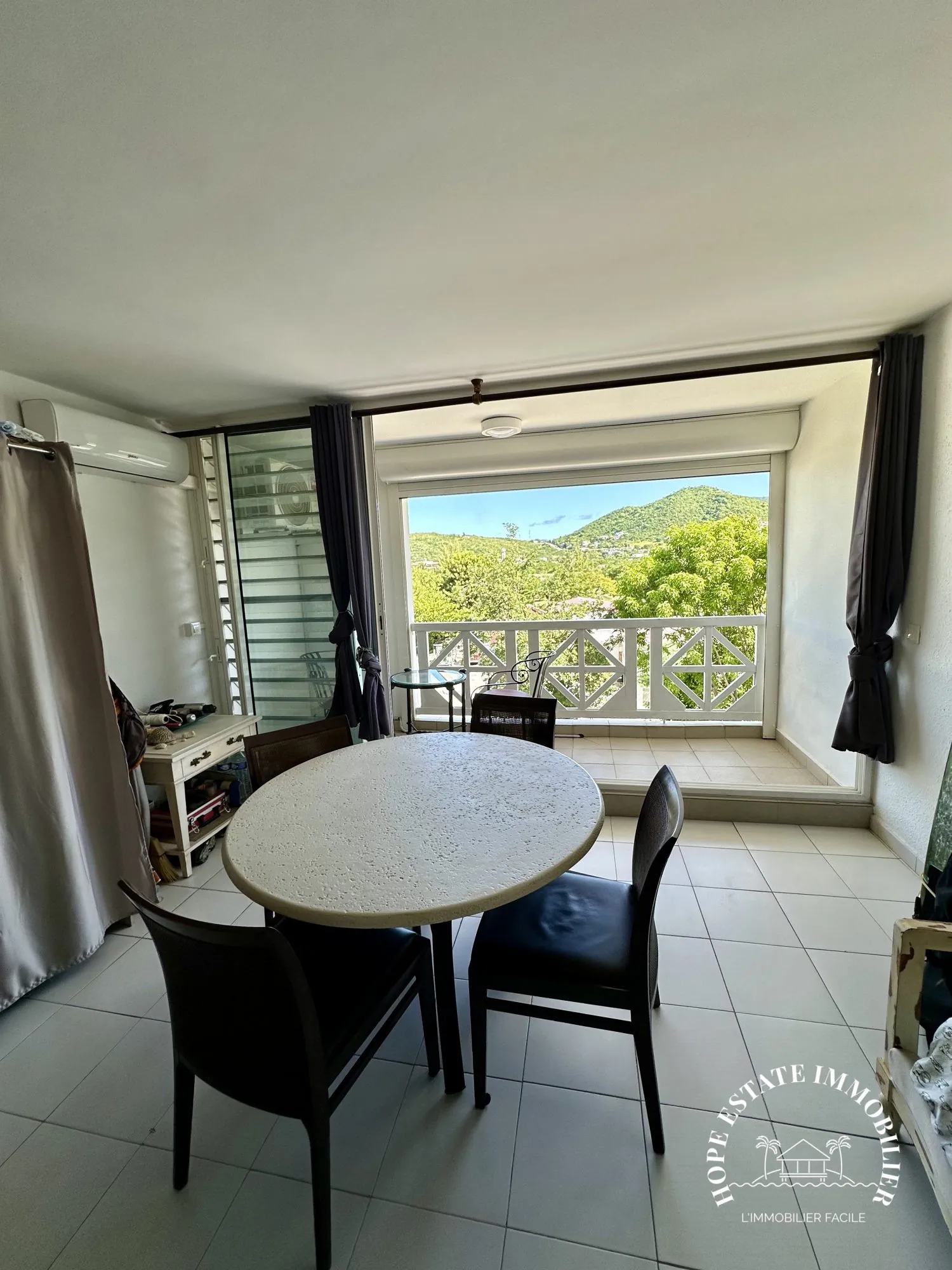 Studio à vendre avec balcon à Marigot - Résidence calme et vue dégagée 