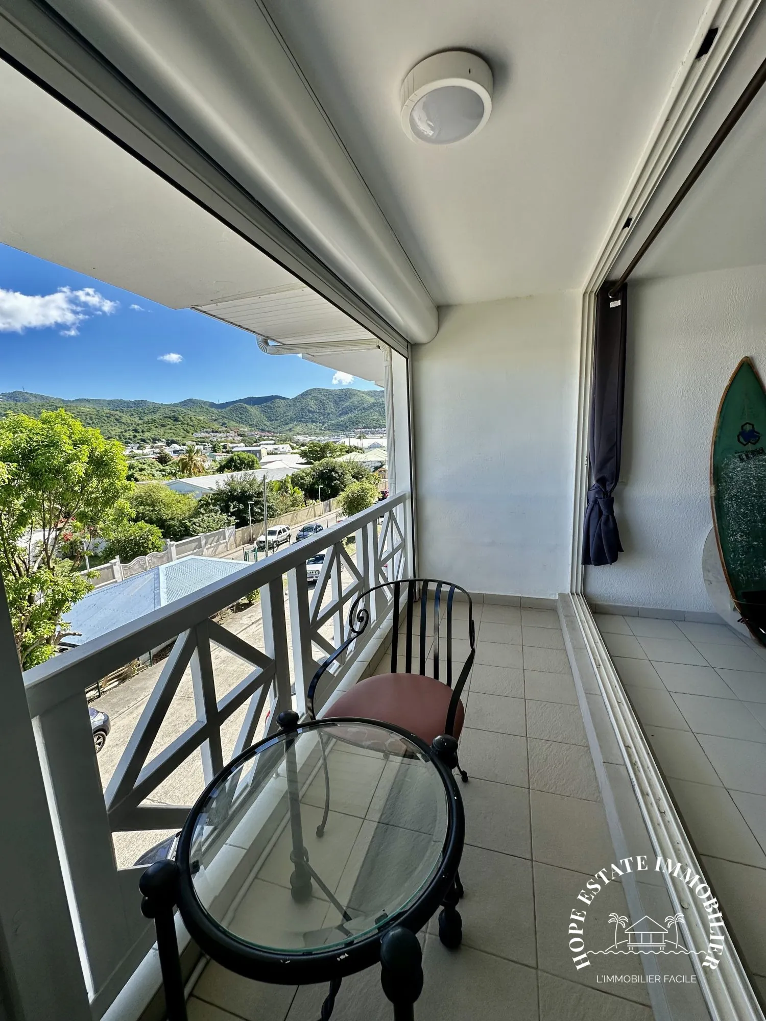 Studio à vendre avec balcon à Marigot - Résidence calme et vue dégagée 