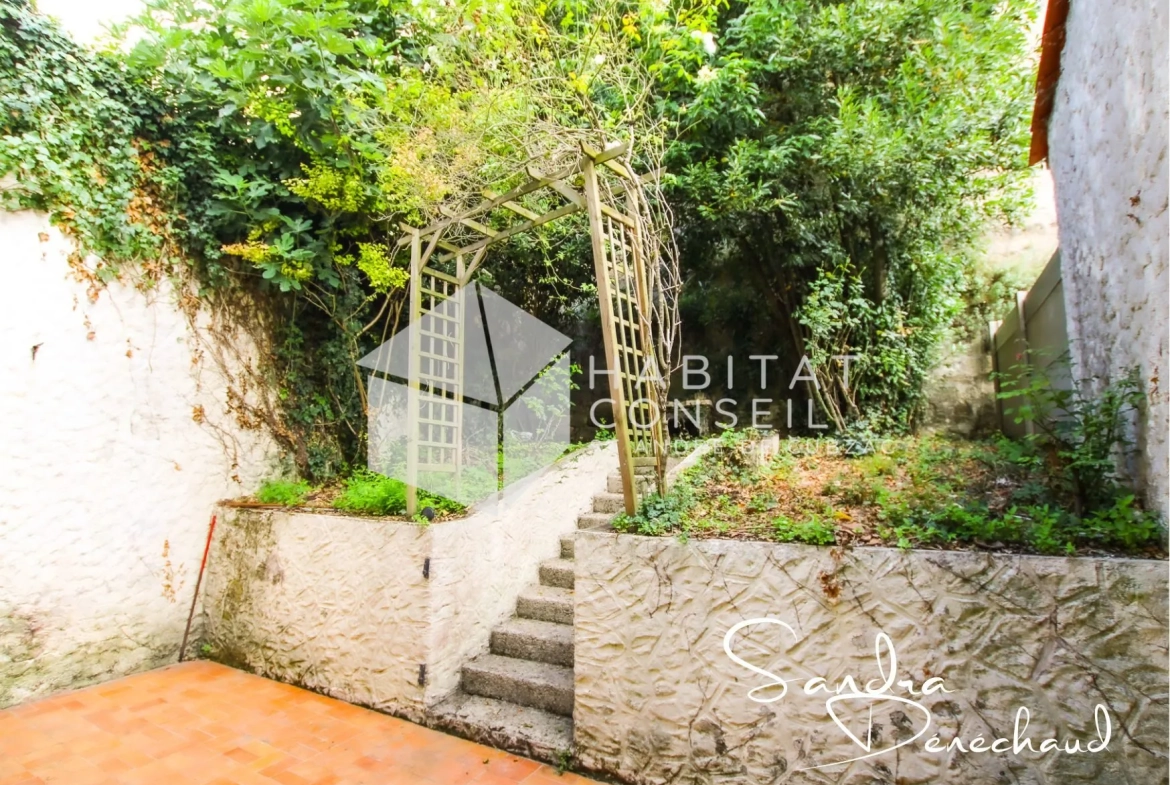 Maison en pierres de 104 m2 avec jardin à Bourg-sur-Gironde 