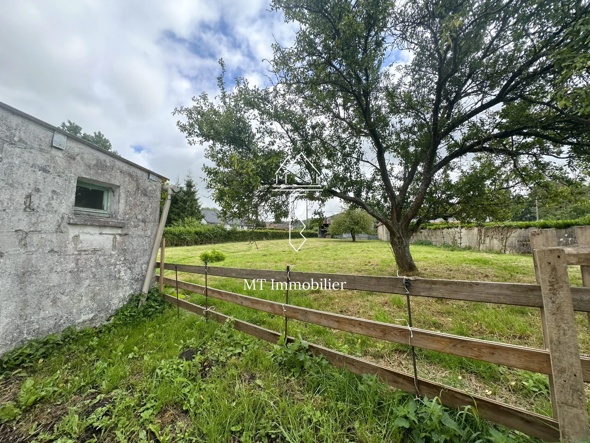 Maison à rénover de 110 m² avec grand terrain à Radinghem, secteur calme 