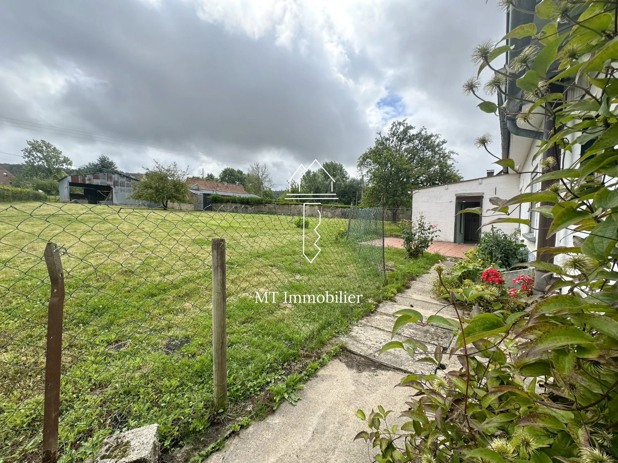 Maison à rénover de 110 m² avec grand terrain à Radinghem, secteur calme 