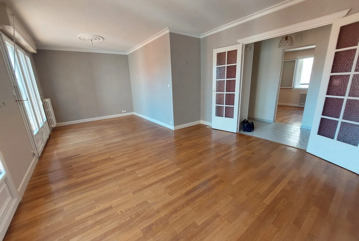 Bel appartement lumineux avec vue lac à Vichy - 2 chambres, garage, sans travaux 