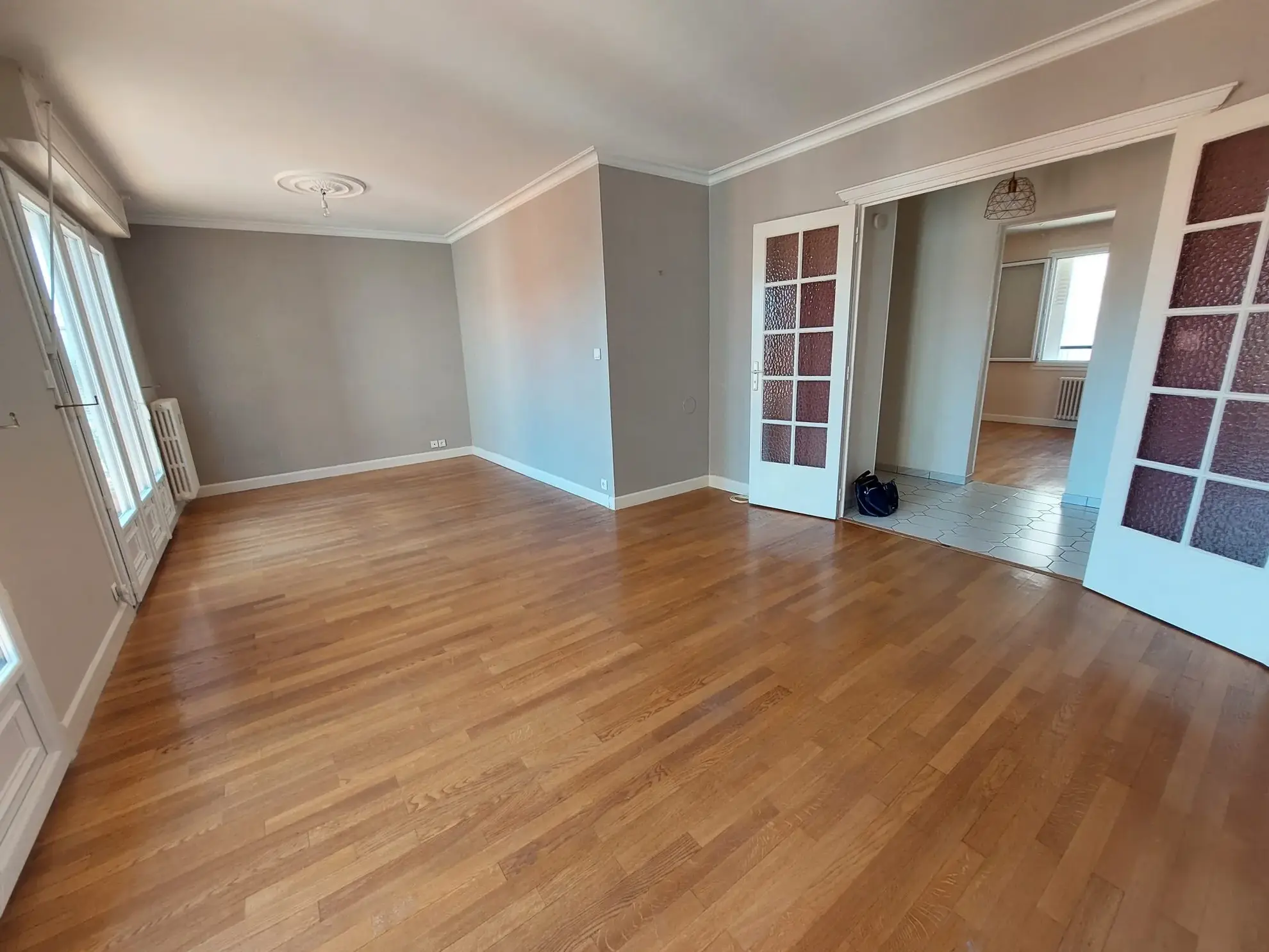 Bel appartement lumineux avec vue lac à Vichy - 2 chambres, garage, sans travaux 