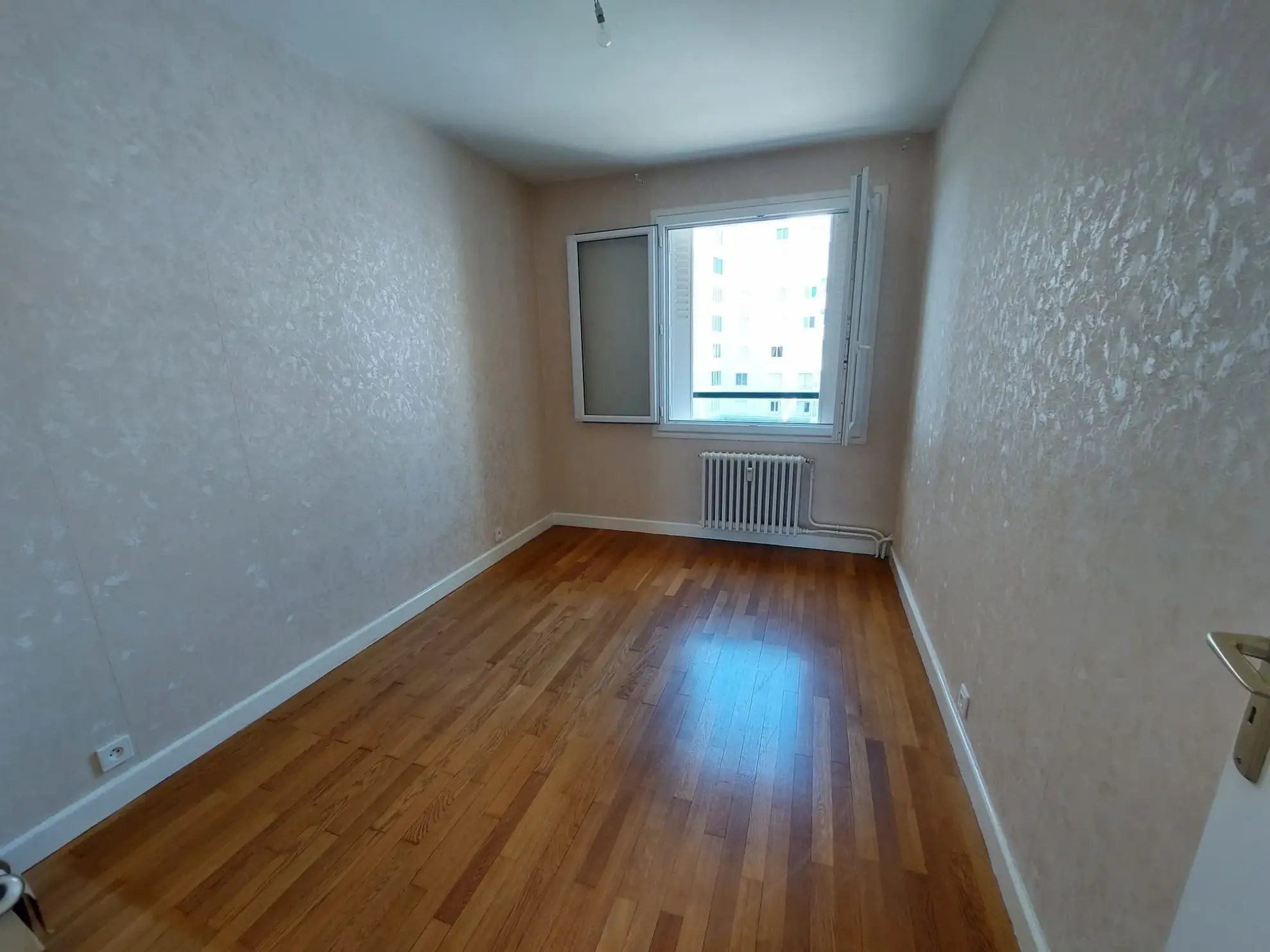Bel appartement lumineux avec vue lac à Vichy - 2 chambres, garage, sans travaux 