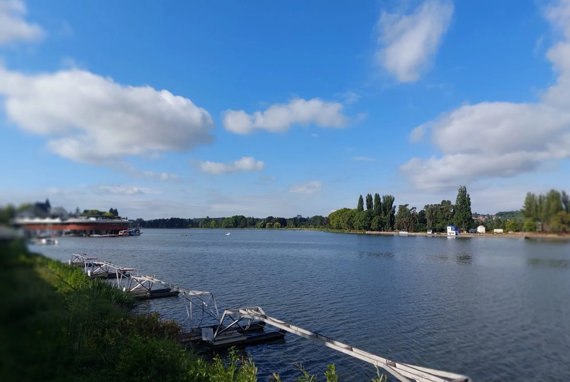 Bel appartement lumineux avec vue lac à Vichy - 2 chambres, garage, sans travaux 