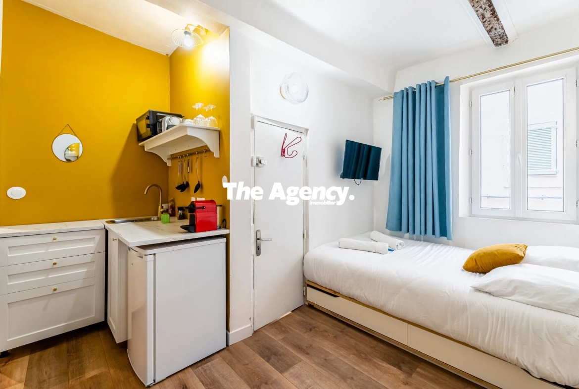 Studio rénové de 16m² au Panier, Marseille - Vente meublée 