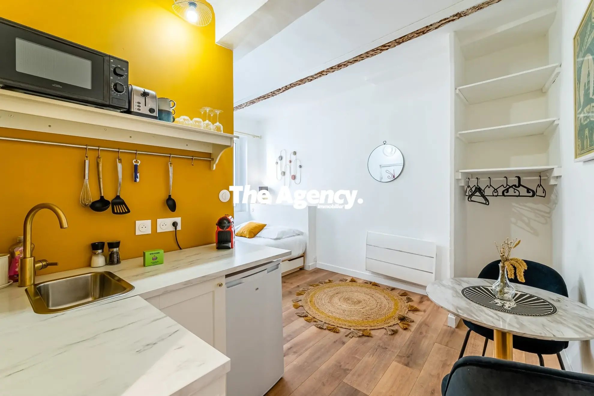 Studio rénové de 16m² au Panier, Marseille - Vente meublée 
