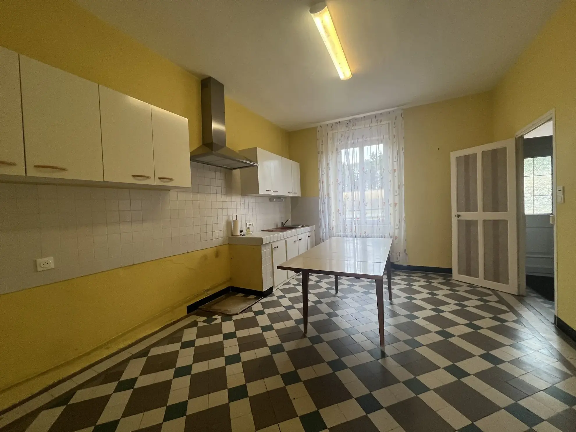 Charmante maison de campagne à Neant-sur-Yvel avec jardin de 1619 m² 