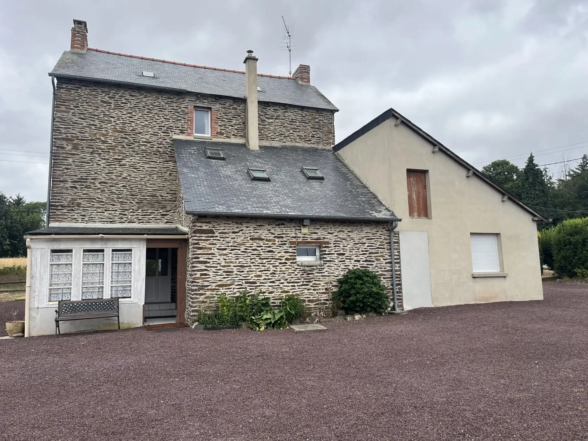 Charmante maison de campagne à Neant-sur-Yvel avec jardin de 1619 m² 