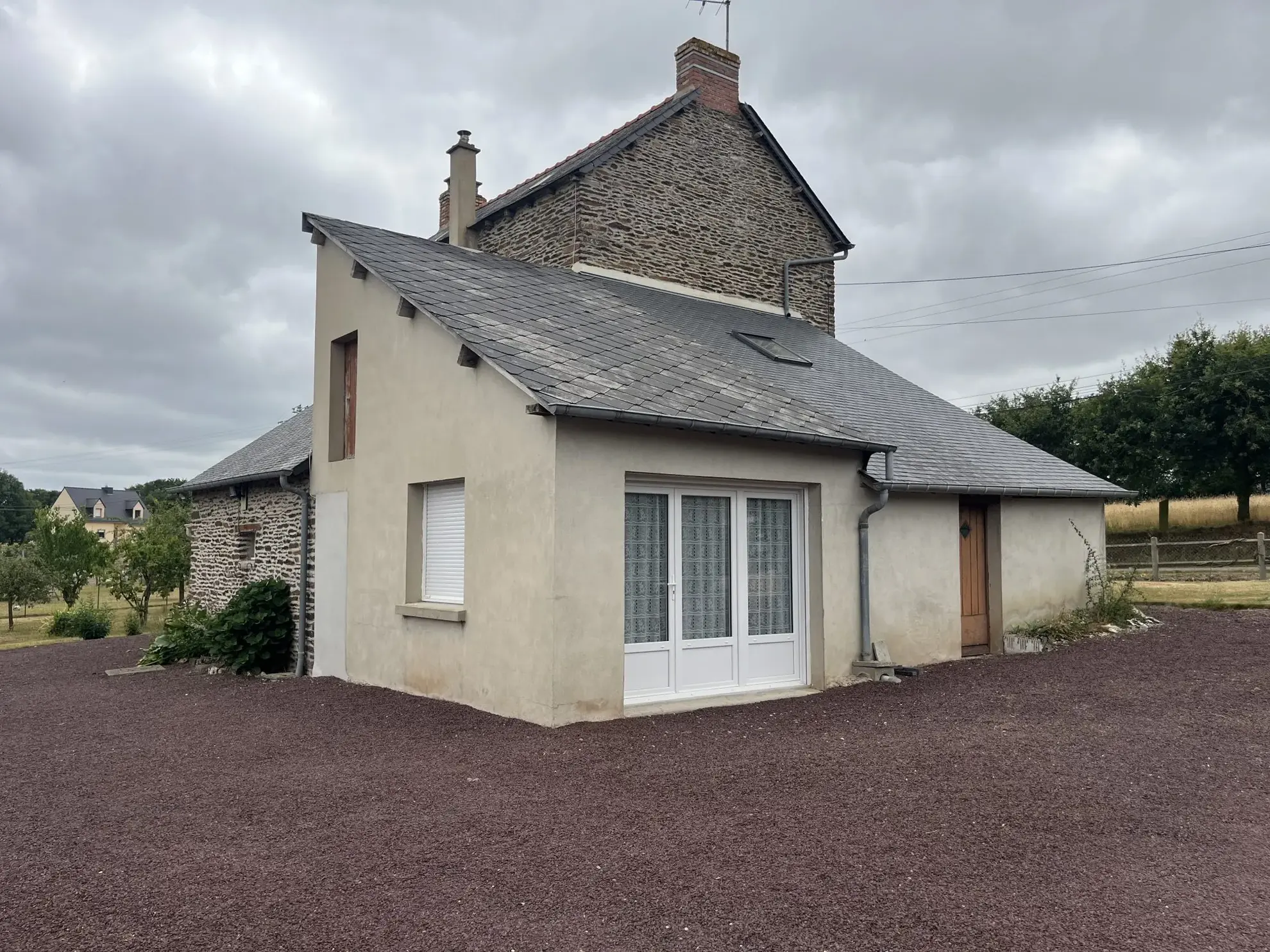 Charmante maison de campagne à Neant-sur-Yvel avec jardin de 1619 m² 