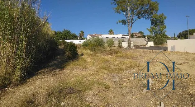 À vendre terrain constructible de 323 m² à Meze, proche écoles et commerces 