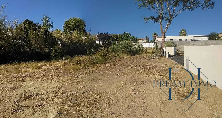 À vendre terrain constructible de 323 m² à Meze, proche écoles et commerces 