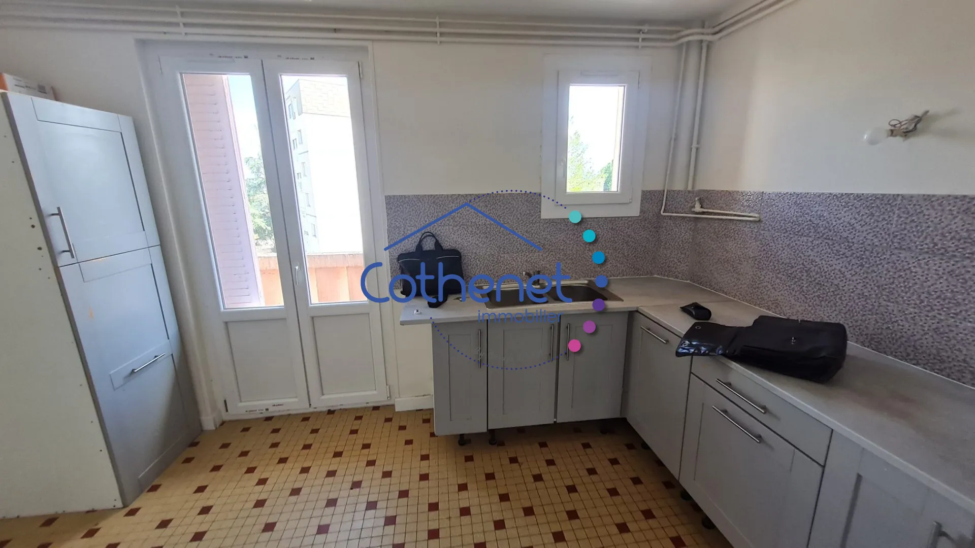 Appartement 4 pièces rénové à Roanne - Dernier étage avec balcon et cave 