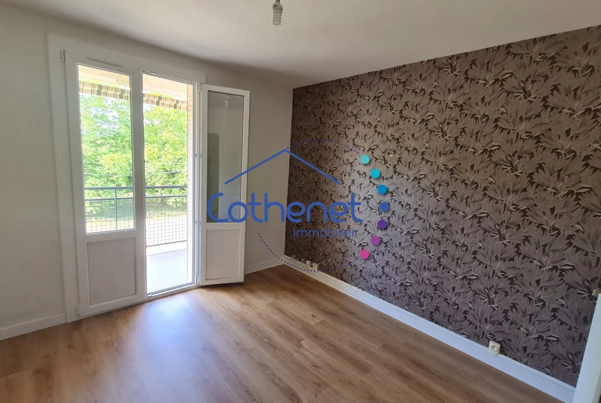 Appartement 4 pièces rénové à Roanne - Dernier étage avec balcon et cave 