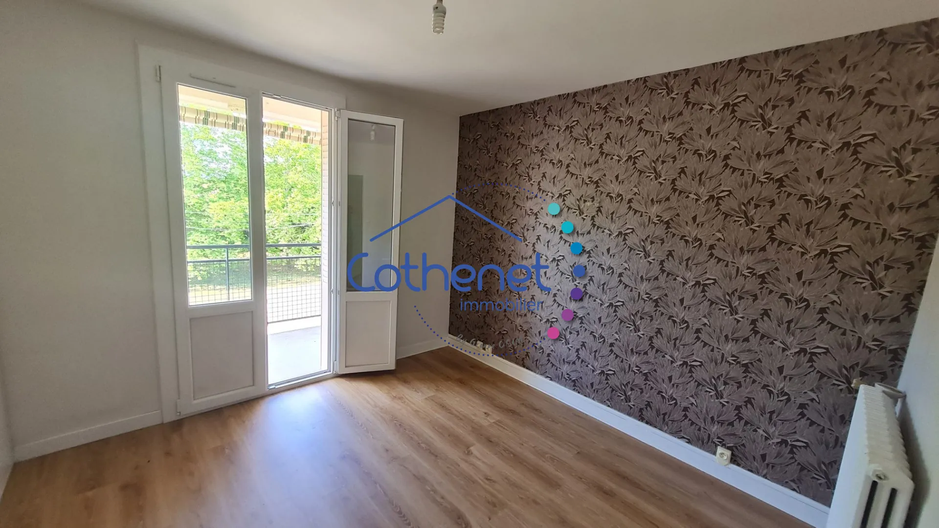 Appartement 4 pièces rénové à Roanne - Dernier étage avec balcon et cave 