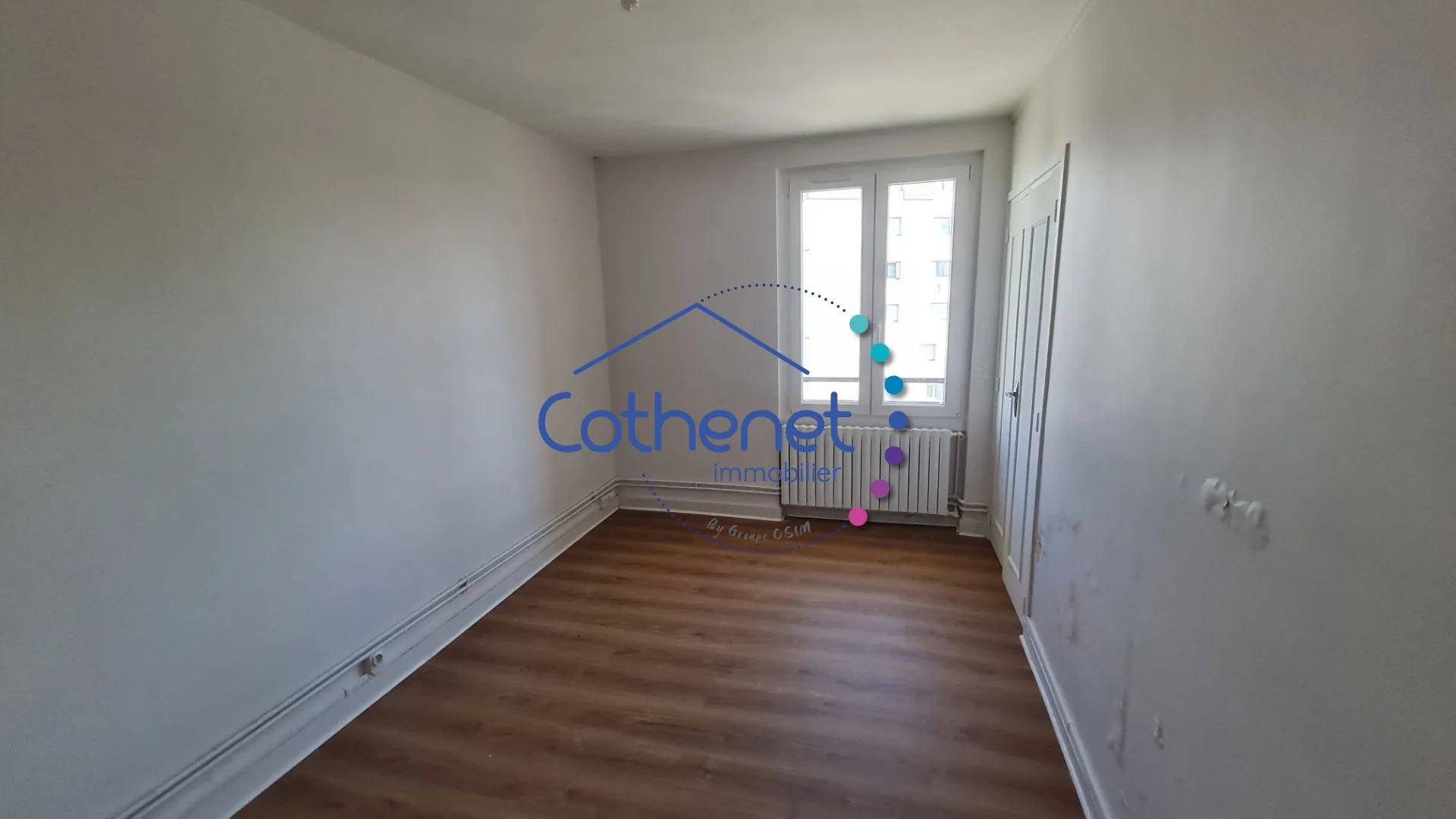 Appartement 4 pièces rénové à Roanne - Dernier étage avec balcon et cave 