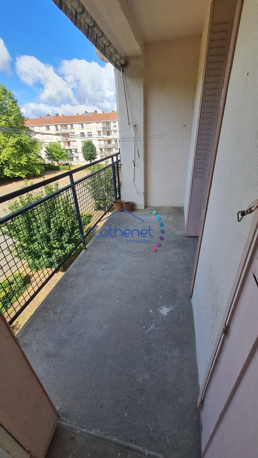 Appartement 4 pièces rénové à Roanne - Dernier étage avec balcon et cave 
