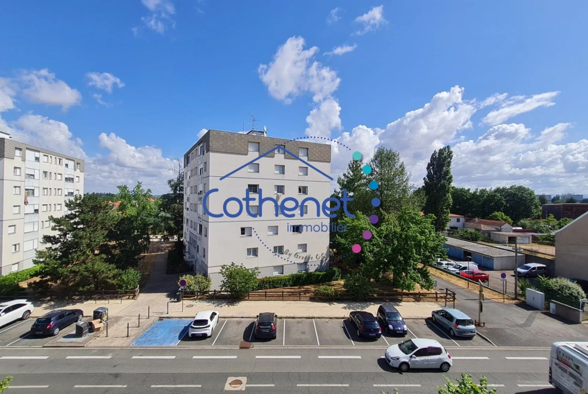 Appartement 4 pièces rénové à Roanne - Dernier étage avec balcon et cave 