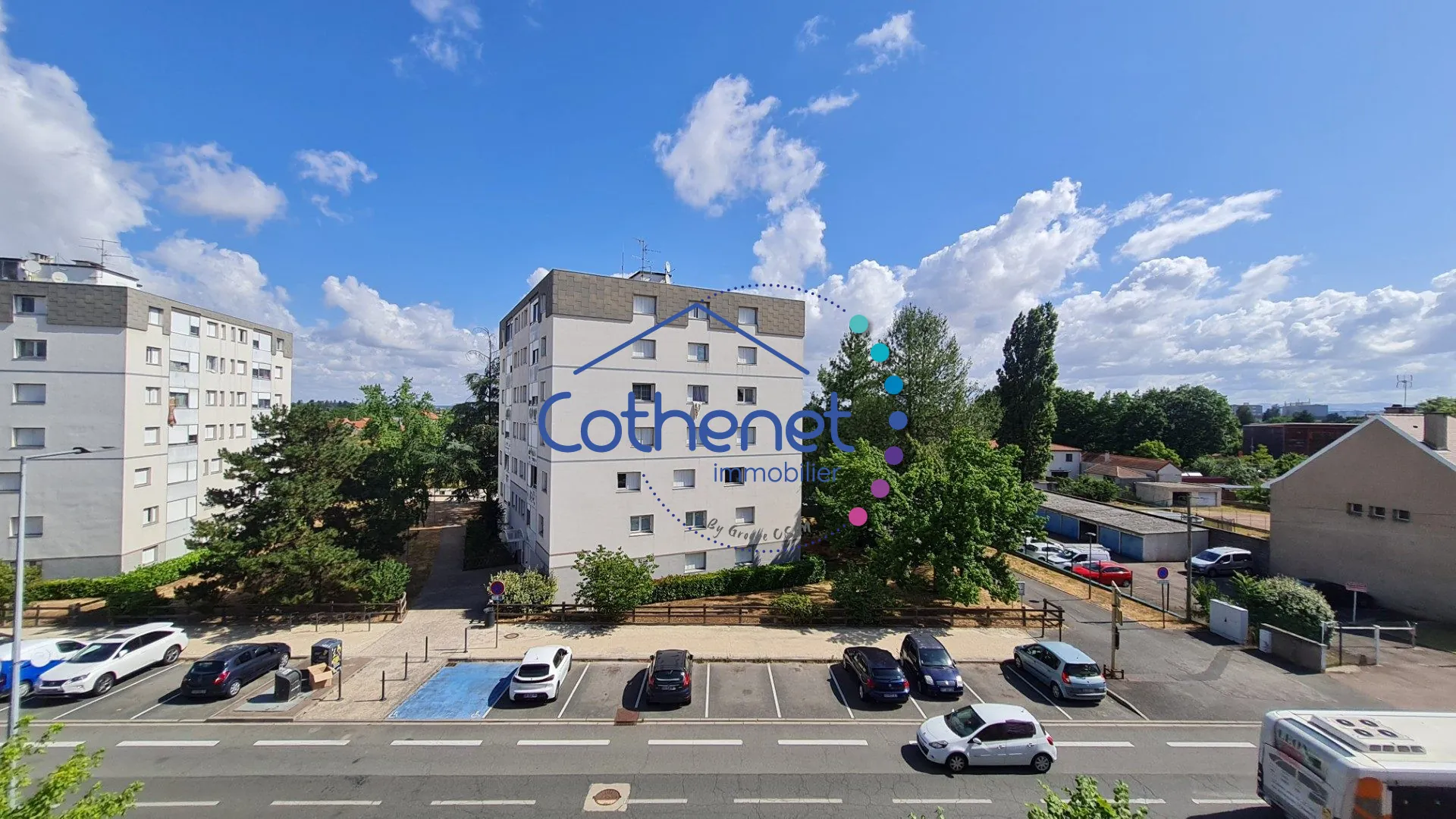 Appartement 4 pièces rénové à Roanne - Dernier étage avec balcon et cave 