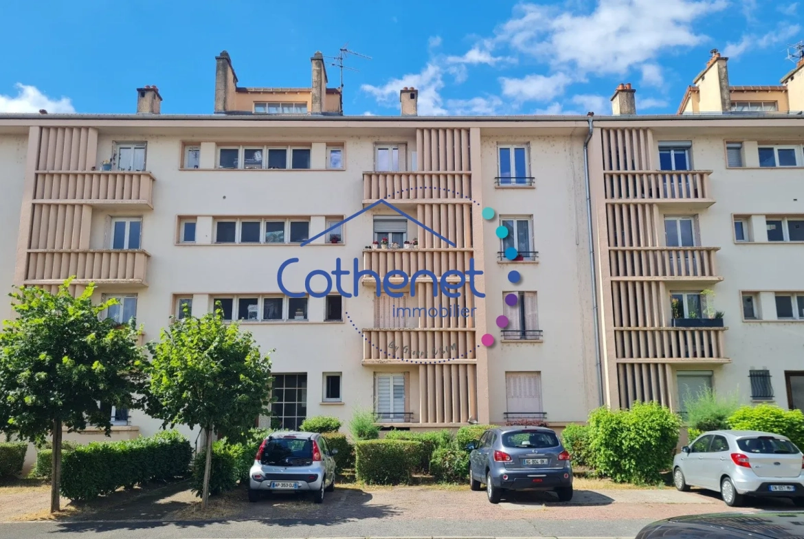 Appartement 4 pièces rénové à Roanne - Dernier étage avec balcon et cave 