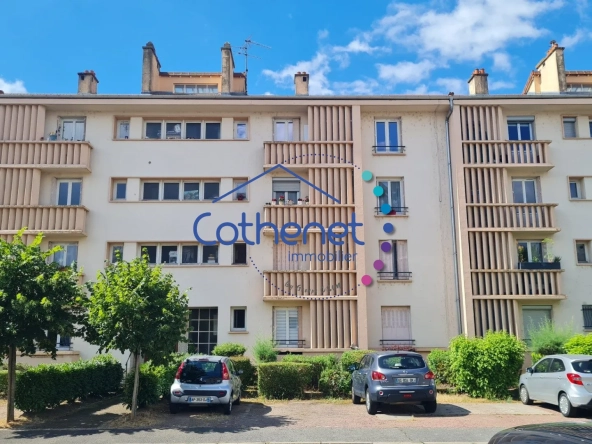 Appartement 4 pièces rénové à Roanne - Dernier étage avec balcon et cave