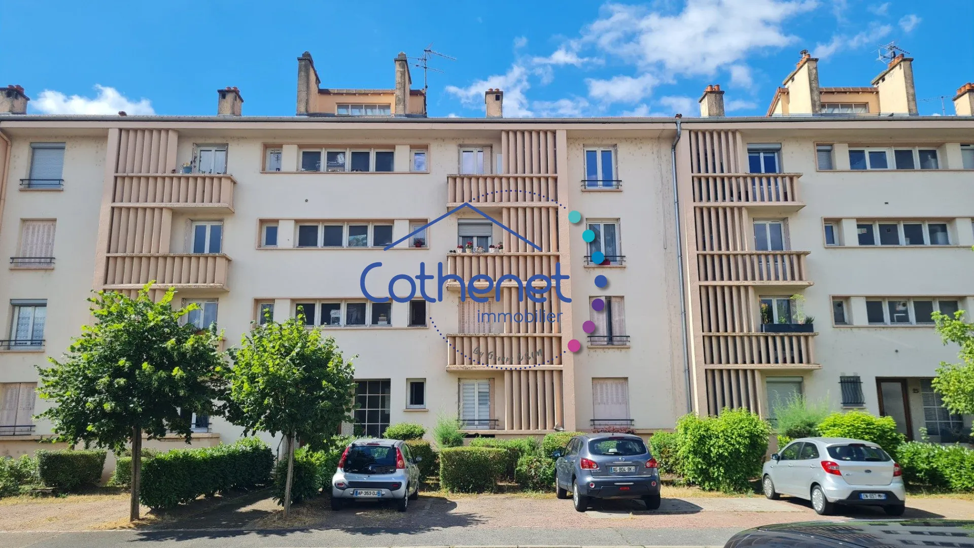 Appartement 4 pièces rénové à Roanne - Dernier étage avec balcon et cave 