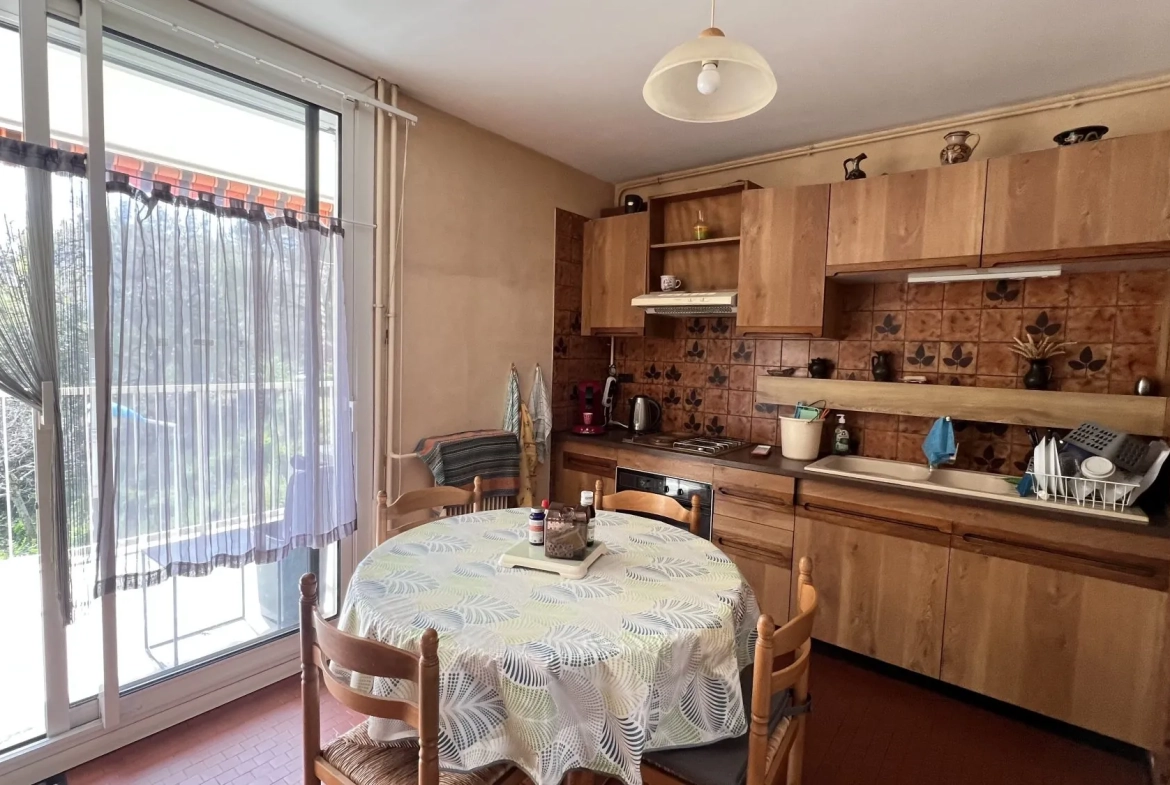 Appartement traversant T4/5 avec balcon et parking à Colomiers 