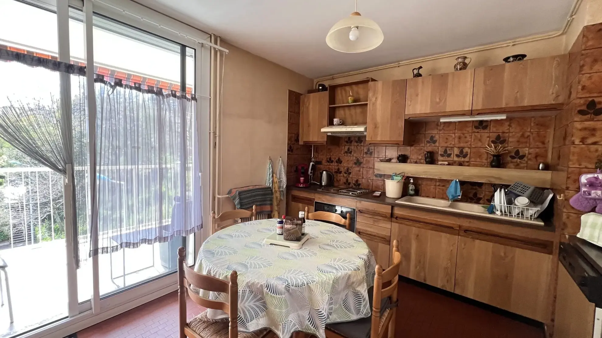 Appartement traversant T4/5 avec balcon et parking à Colomiers 
