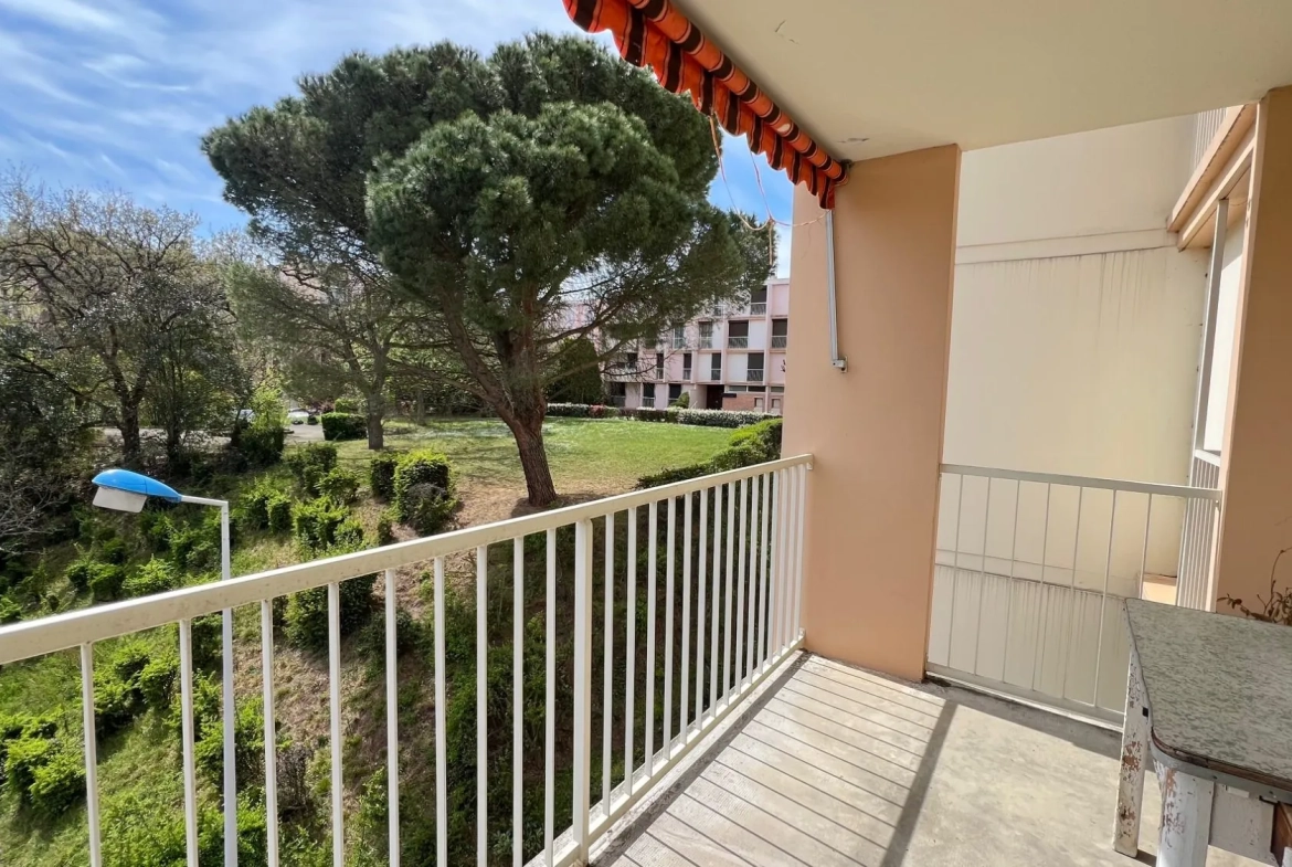 Appartement traversant T4/5 avec balcon et parking à Colomiers 