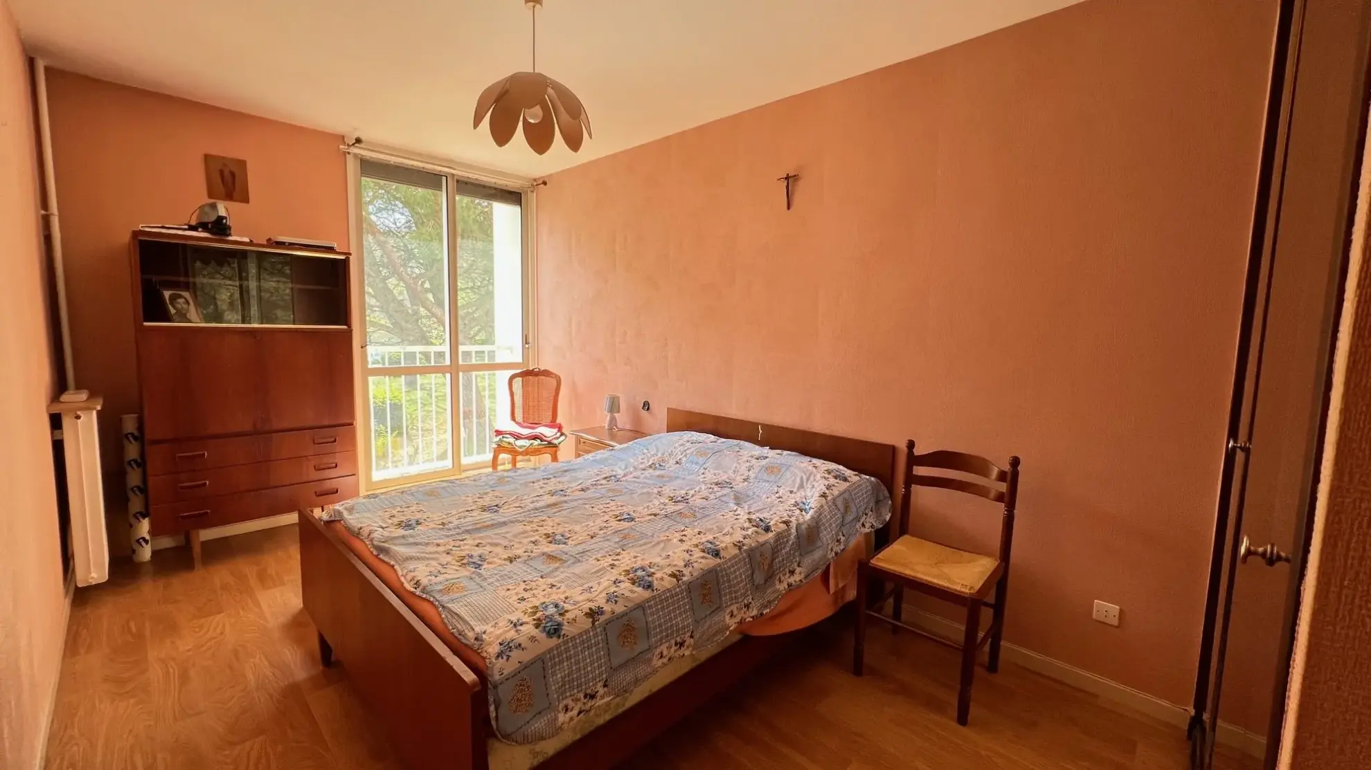 Appartement traversant T4/5 avec balcon et parking à Colomiers 