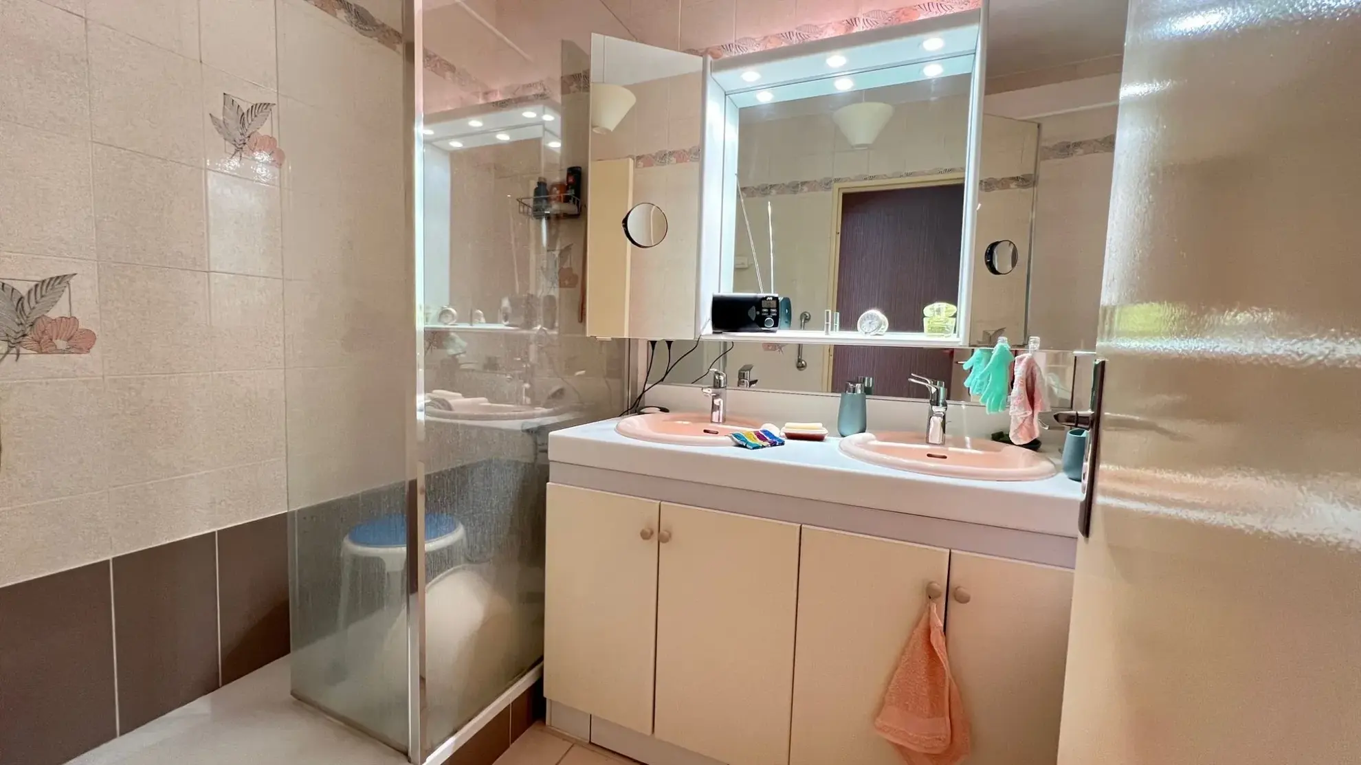 Appartement traversant T4/5 avec balcon et parking à Colomiers 