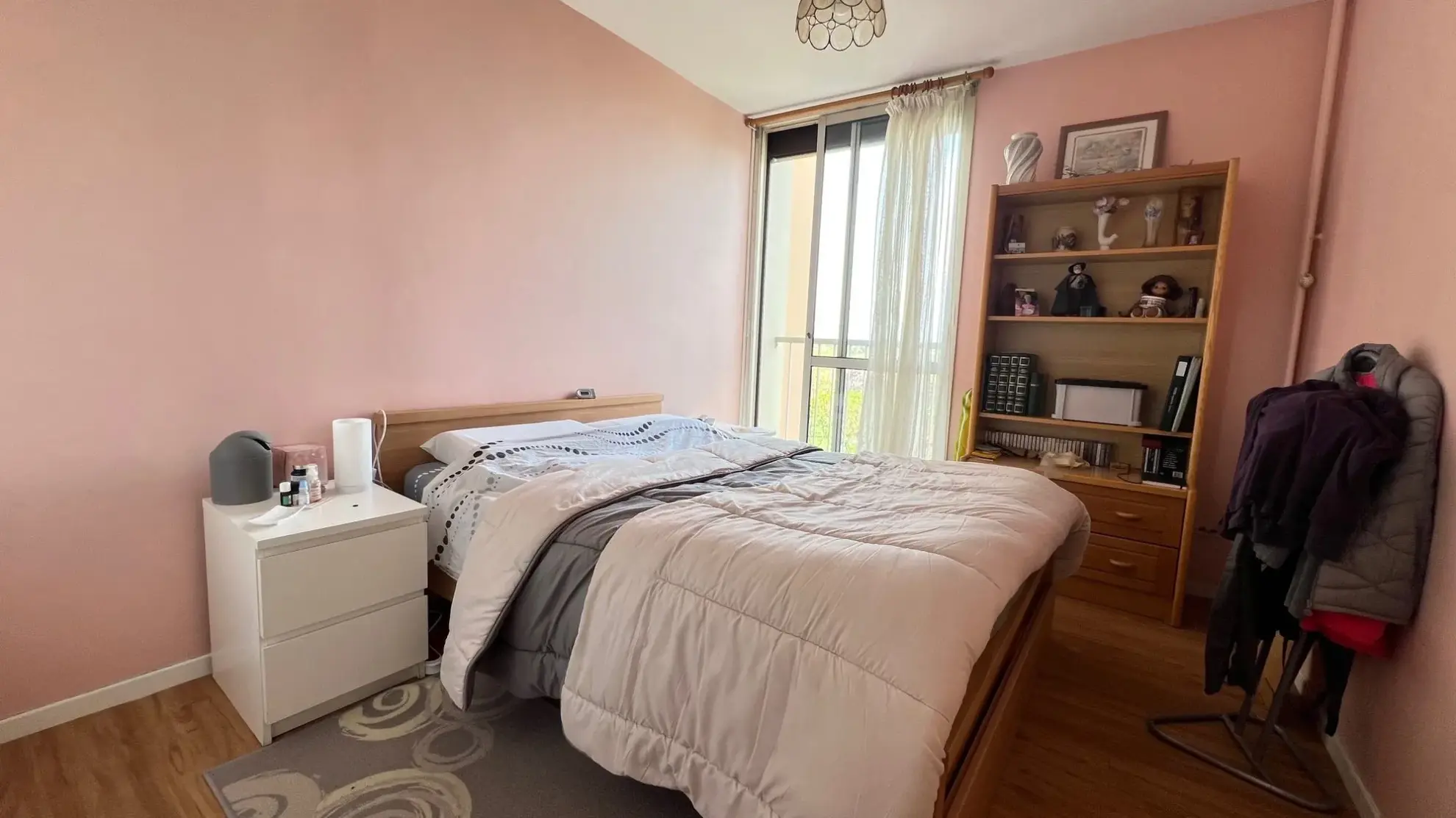 Appartement traversant T4/5 avec balcon et parking à Colomiers 