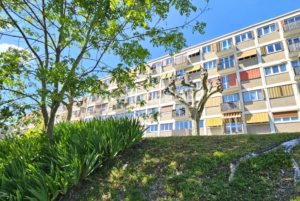 Appartement 4 pièces à vendre à Conflans-Sainte-Honorine, 69 m² avec cave et parking 