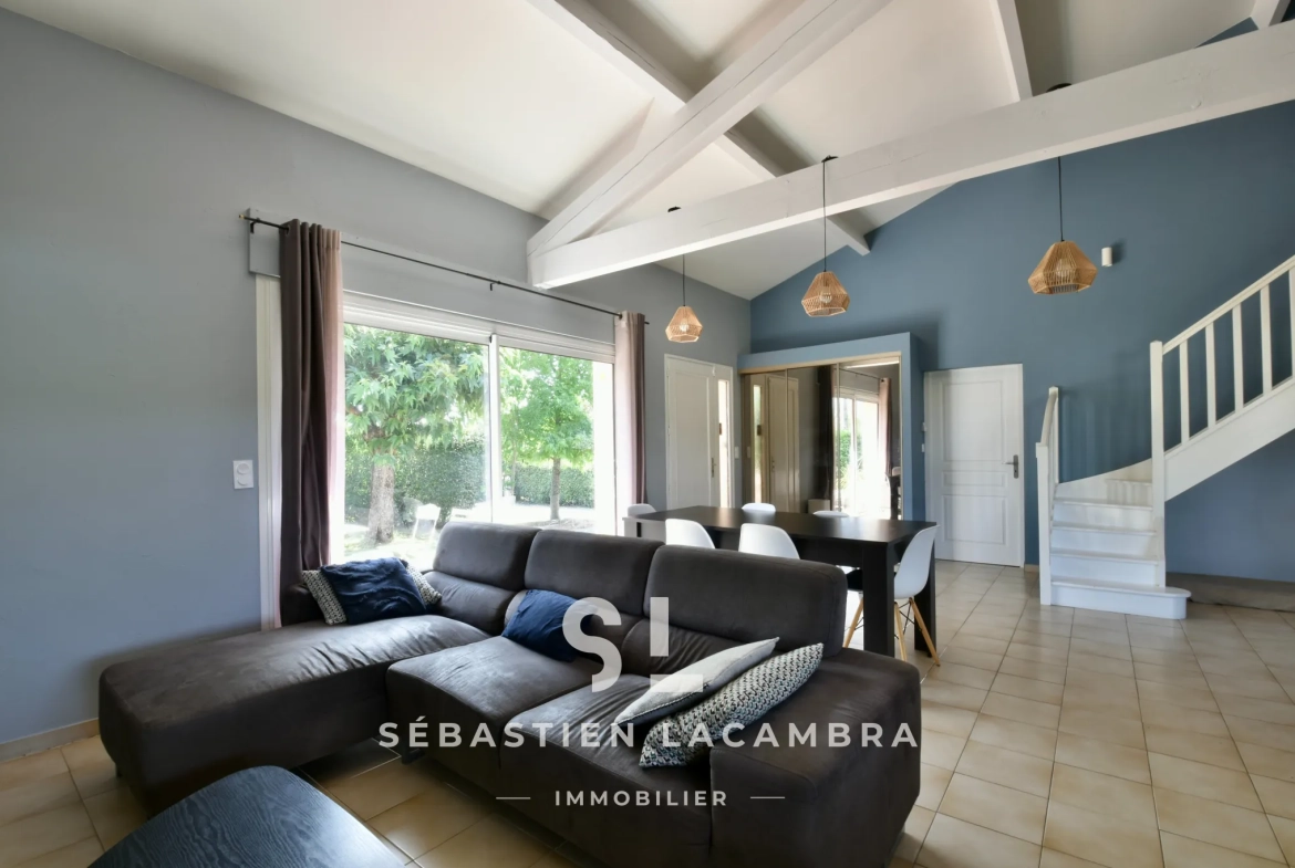Maison familiale avec piscine et grand jardin à Lescure-d’Albigeois 