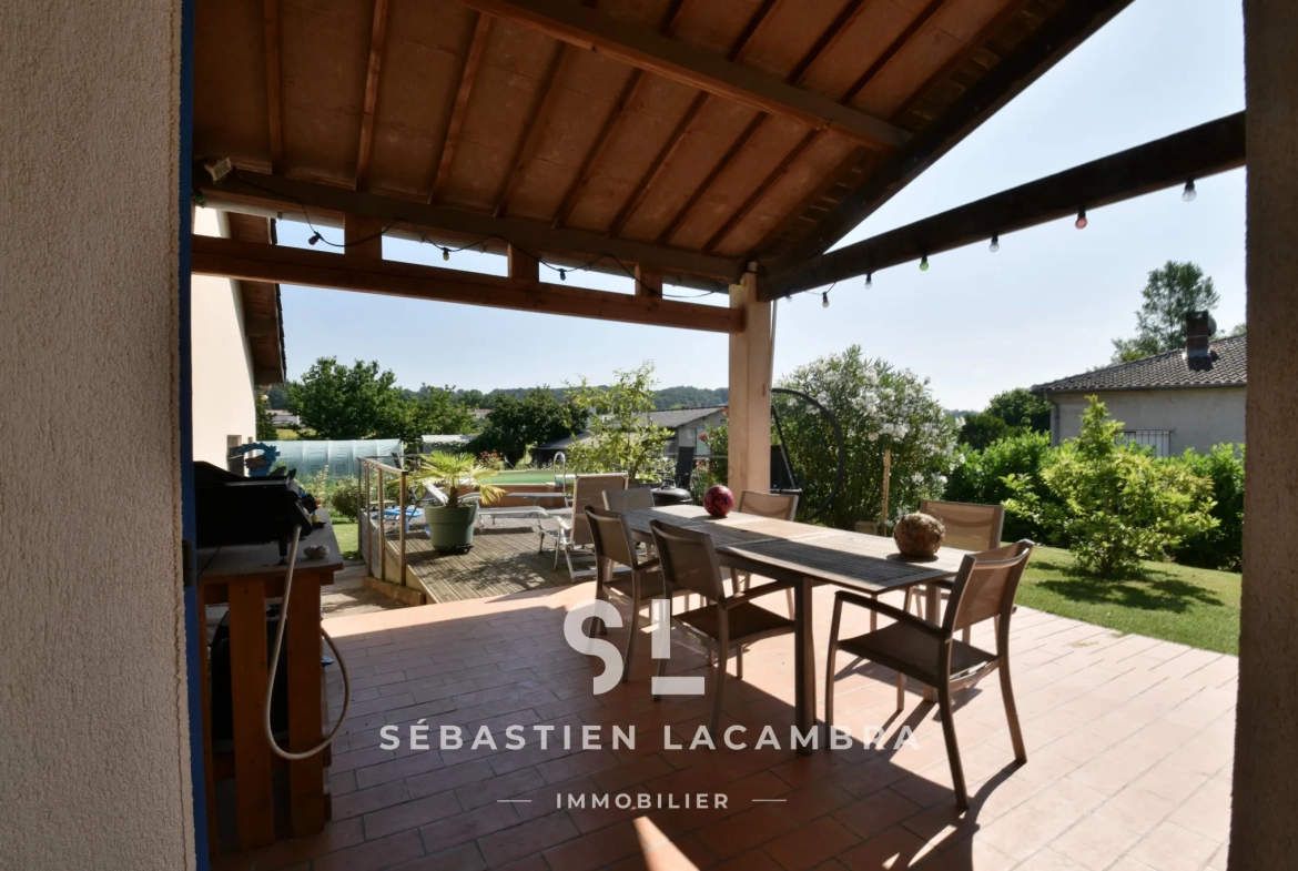 Maison familiale avec piscine et grand jardin à Lescure-d’Albigeois 