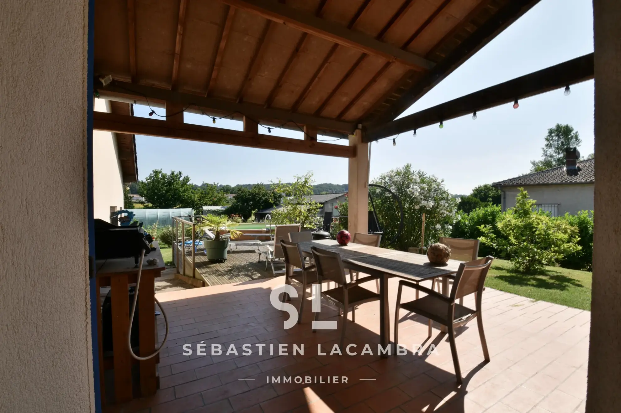 Maison familiale avec piscine et grand jardin à Lescure-d’Albigeois 