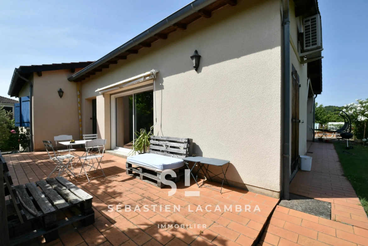 Maison familiale avec piscine et grand jardin à Lescure-d’Albigeois 