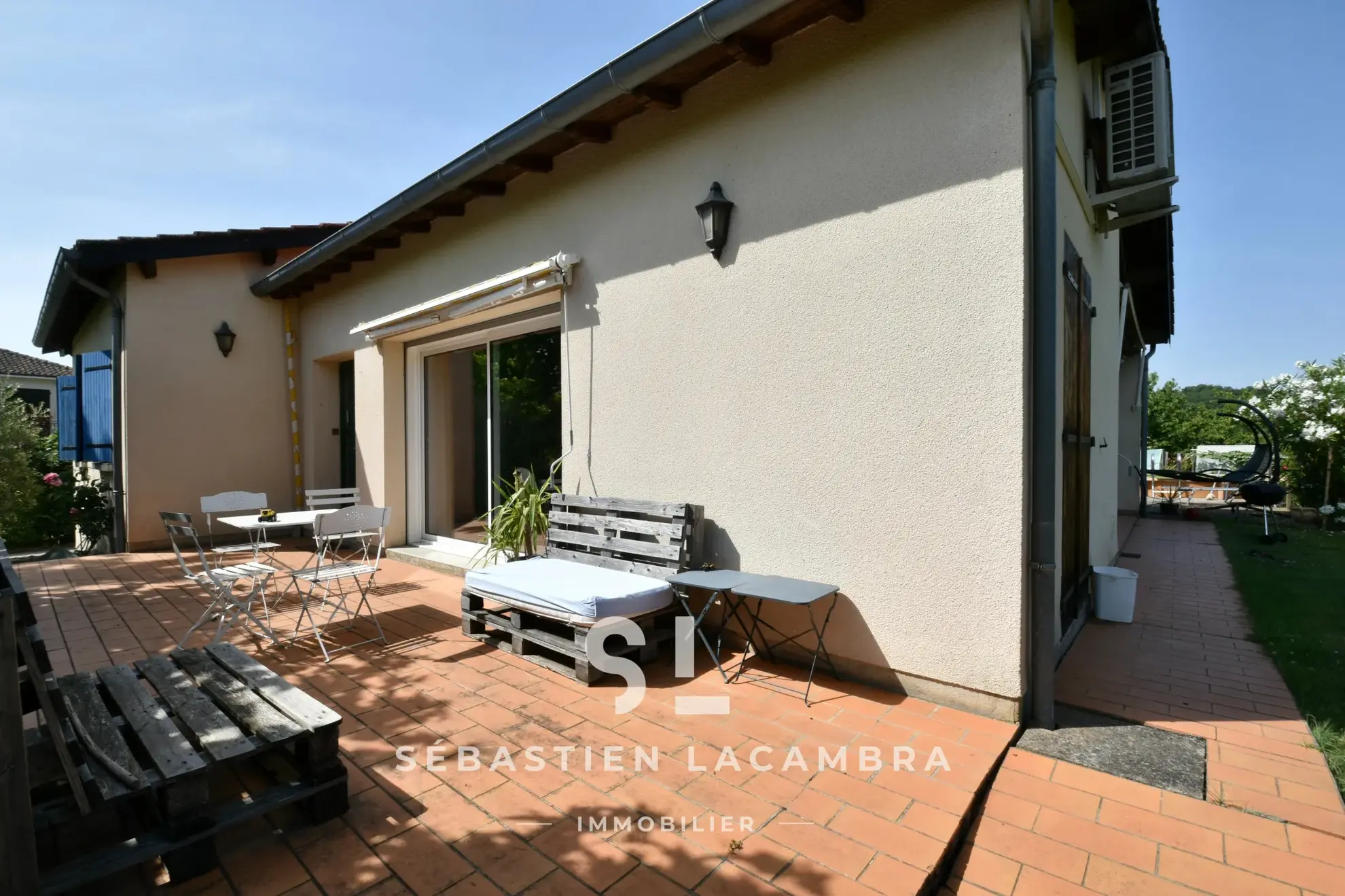 Maison familiale avec piscine et grand jardin à Lescure-d’Albigeois 