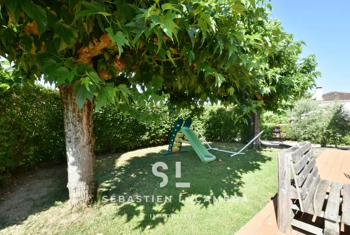 Maison familiale avec piscine et grand jardin à Lescure-d’Albigeois 
