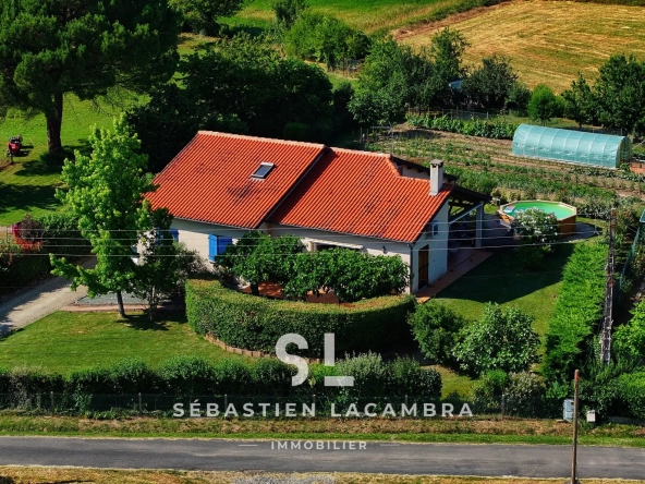Maison familiale avec piscine et grand jardin à Lescure-d’Albigeois