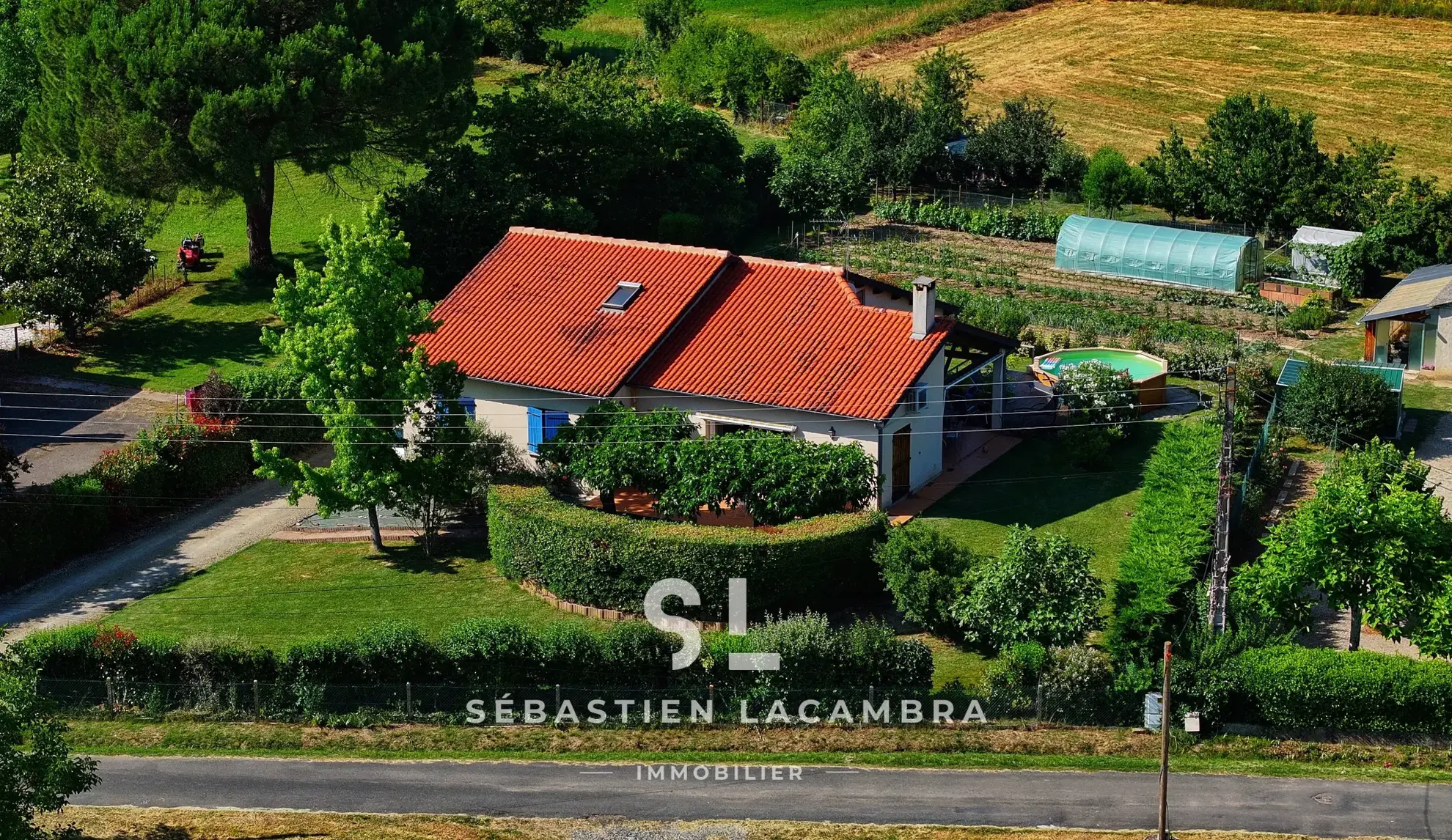 Maison familiale avec piscine et grand jardin à Lescure-d’Albigeois 