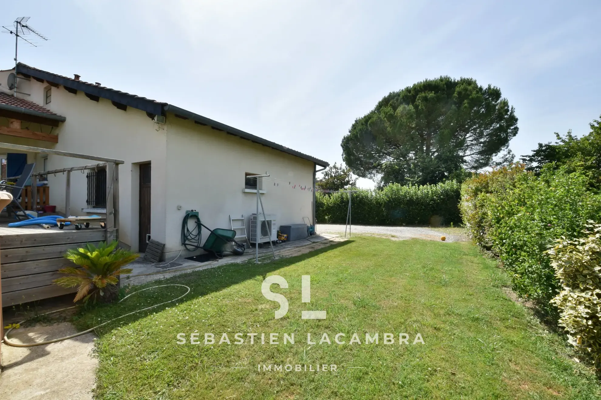 Maison familiale avec piscine et grand jardin à Lescure-d’Albigeois 