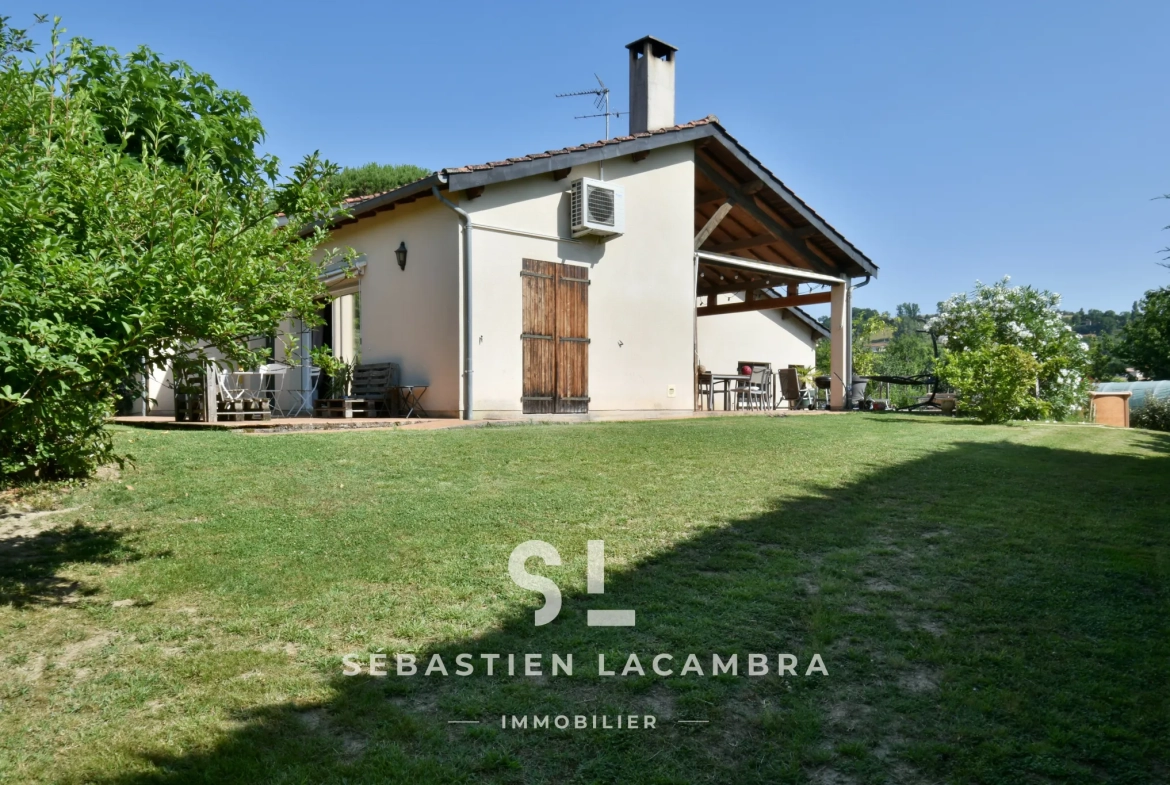 Maison familiale avec piscine et grand jardin à Lescure-d’Albigeois 