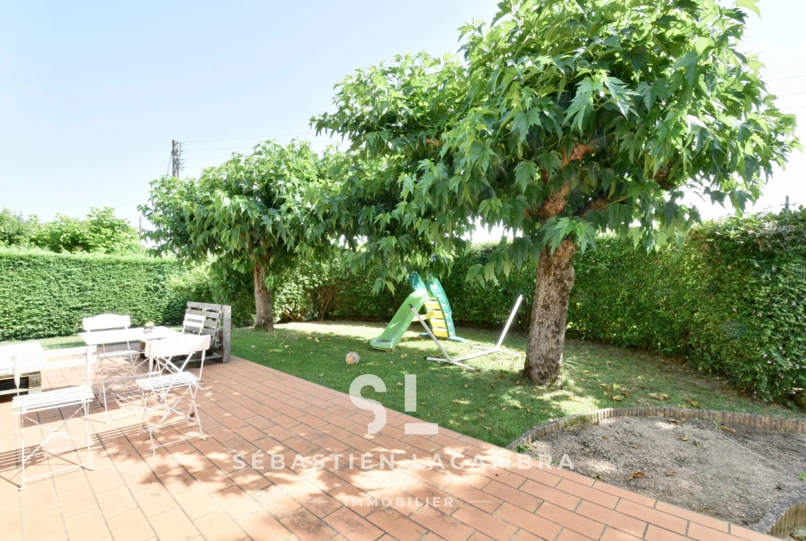 Maison familiale avec piscine et grand jardin à Lescure-d’Albigeois 