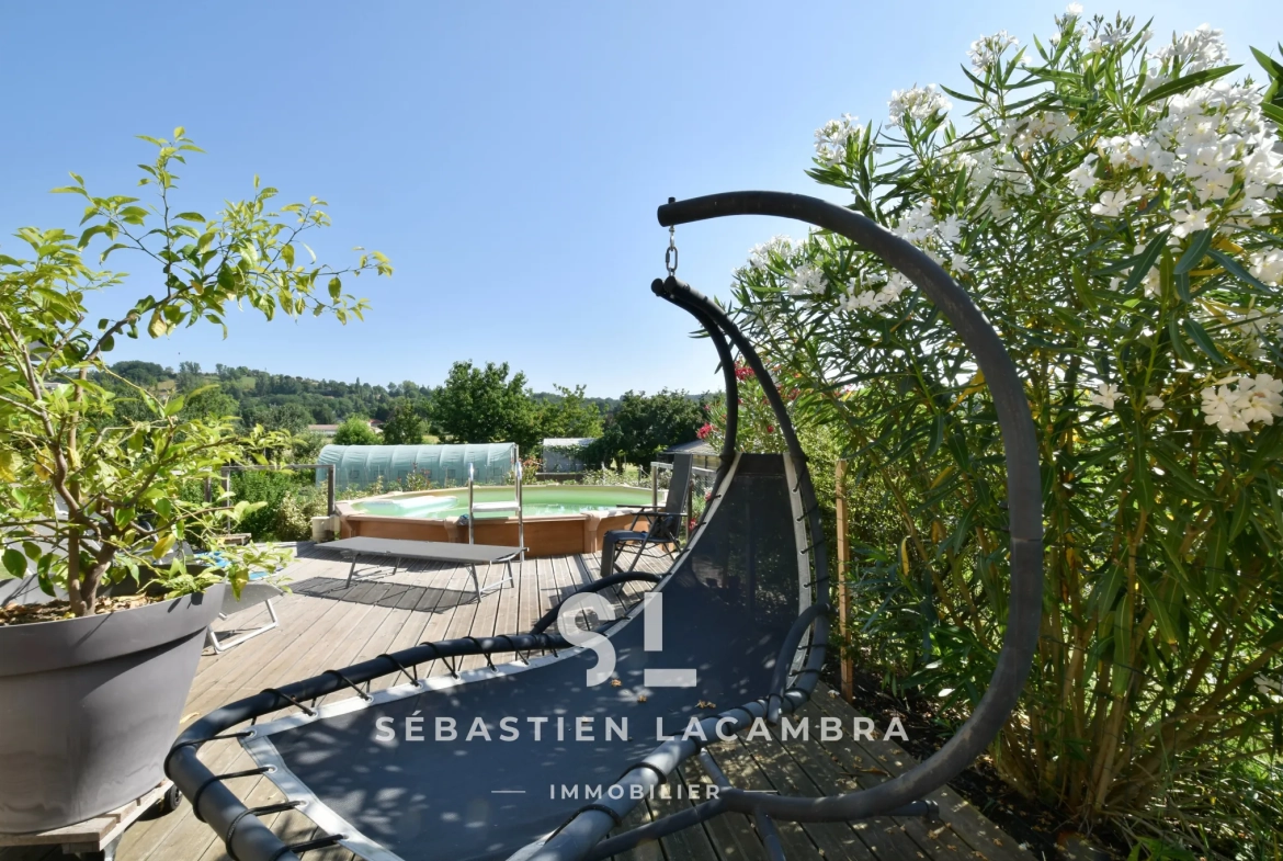 Maison familiale avec piscine et grand jardin à Lescure-d’Albigeois 