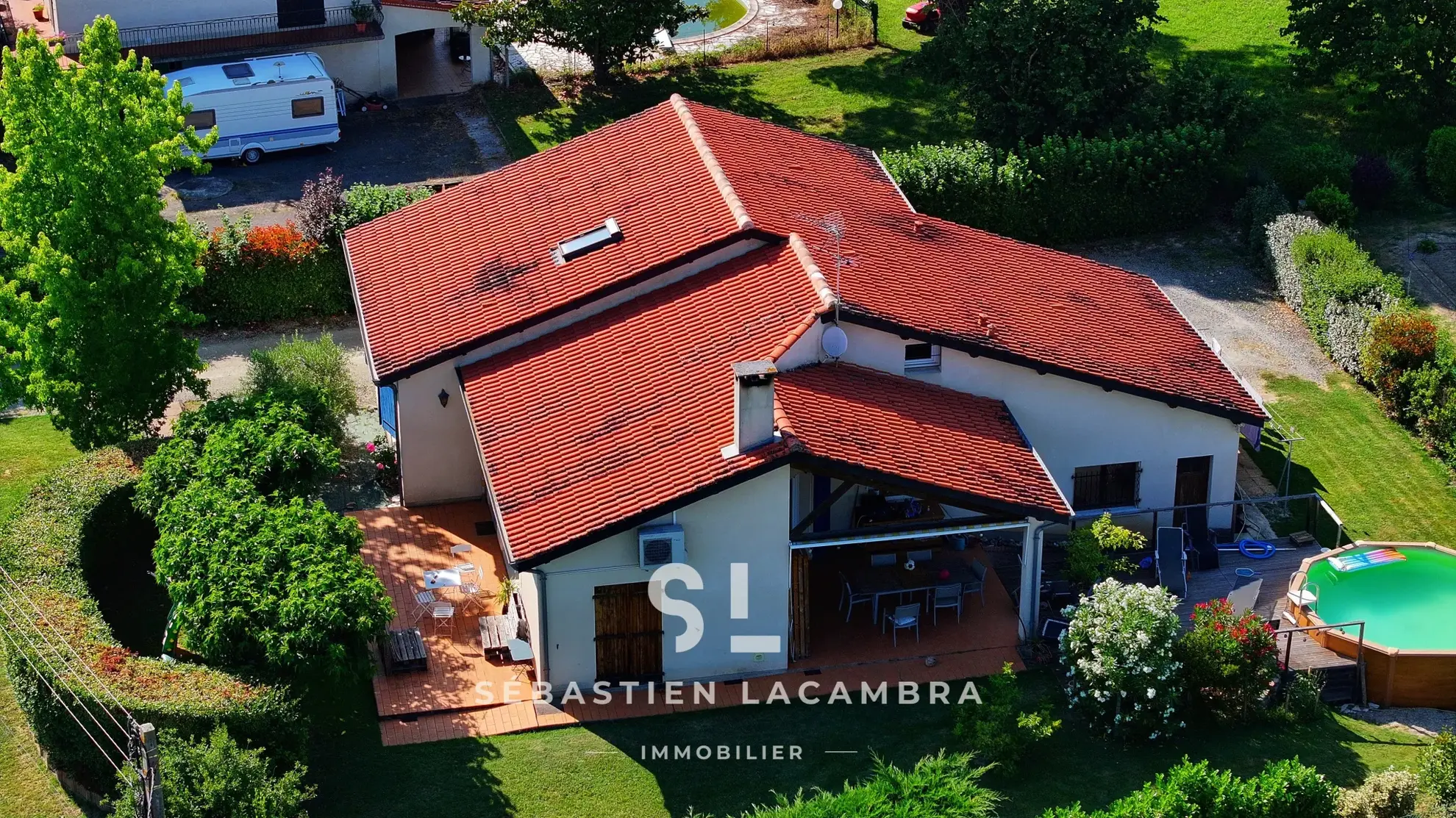 Maison familiale avec piscine et grand jardin à Lescure-d’Albigeois 