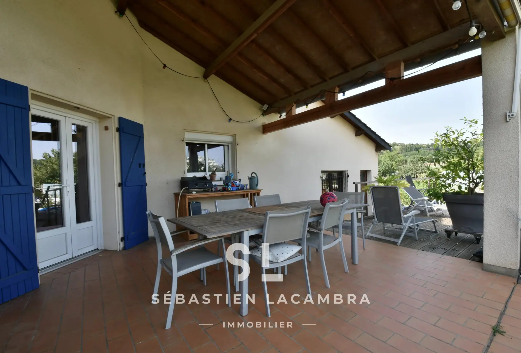 Maison familiale avec piscine et grand jardin à Lescure-d’Albigeois 